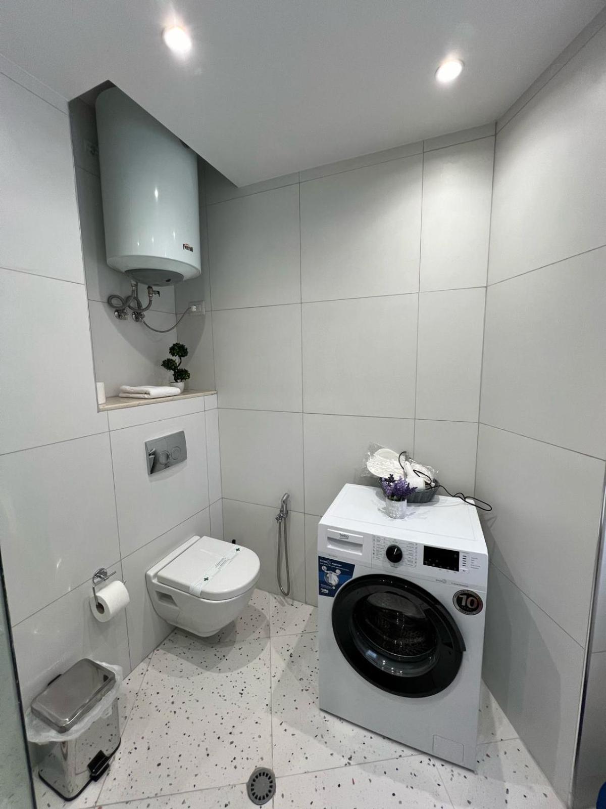 Apartament Metropolitan Charm: Cozy 1br In 7min To Skanderbeg *